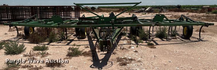 image for item DX8047 John Deere 610 field cultivator