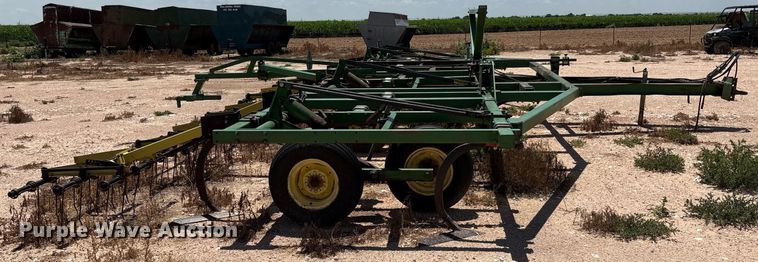 image for item DX8047 John Deere 610 field cultivator