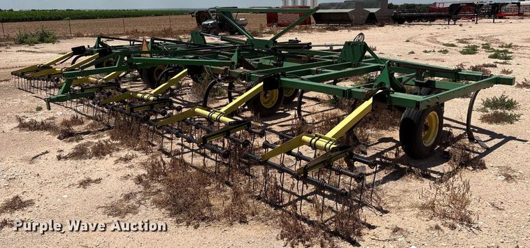image for item DX8047 John Deere 610 field cultivator