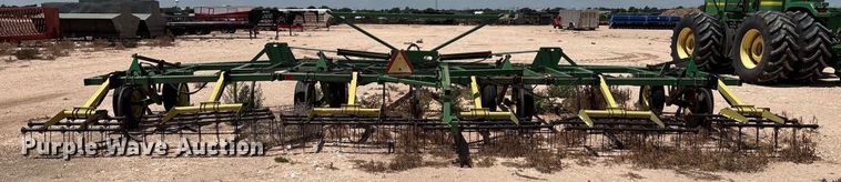 image for item DX8047 John Deere 610 field cultivator