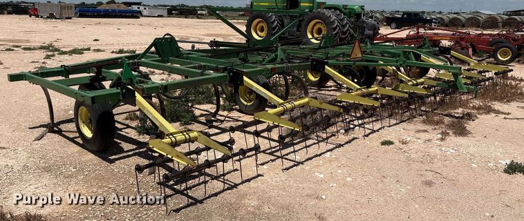 image for item DX8047 John Deere 610 field cultivator