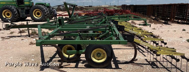 image for item DX8047 John Deere 610 field cultivator