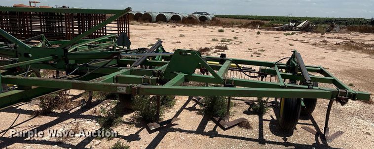 image for item DX8047 John Deere 610 field cultivator