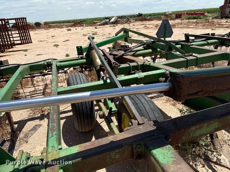 image for item DX8047 John Deere 610 field cultivator