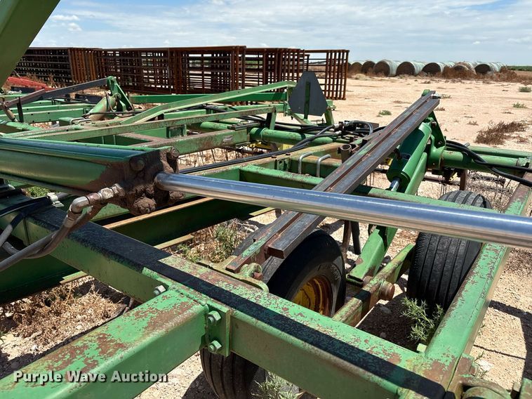 image for item DX8047 John Deere 610 field cultivator