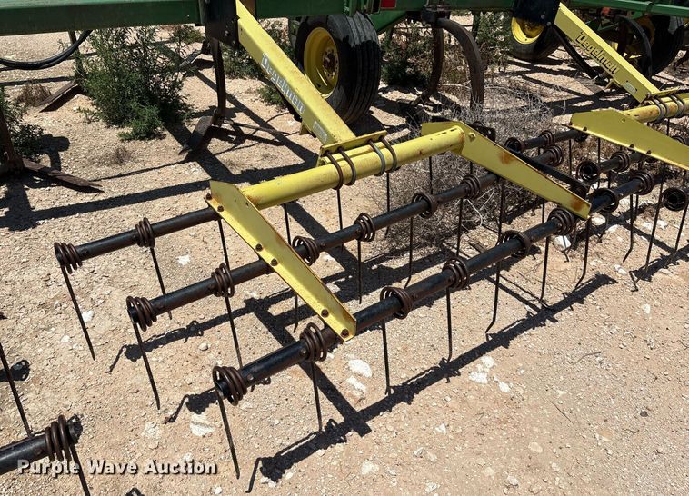image for item DX8047 John Deere 610 field cultivator