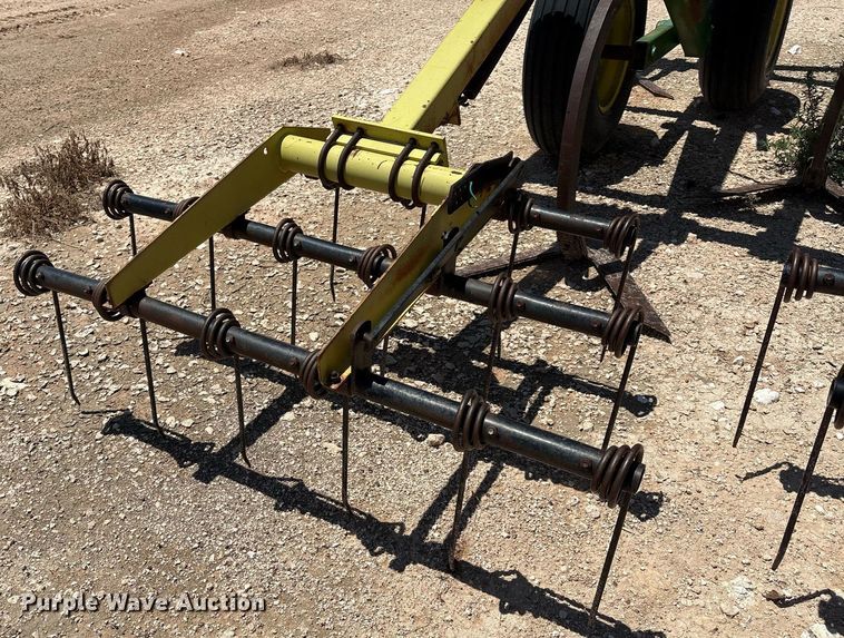 image for item DX8047 John Deere 610 field cultivator
