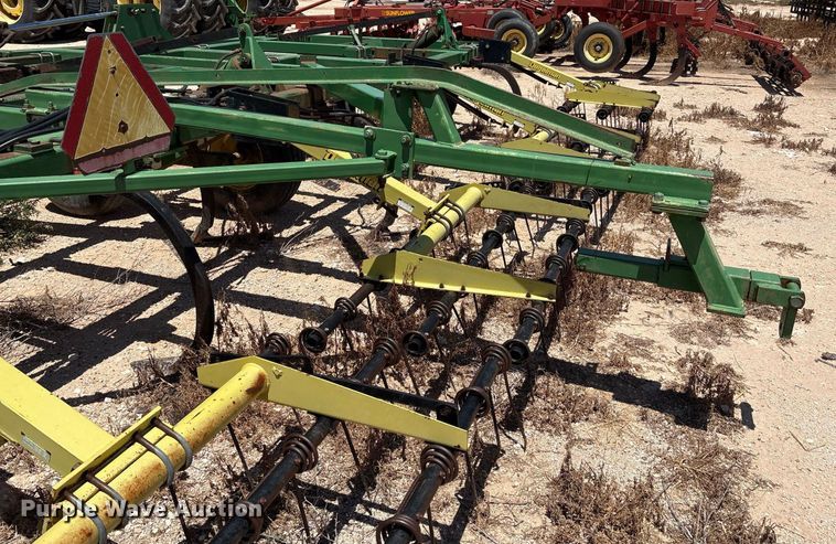 image for item DX8047 John Deere 610 field cultivator