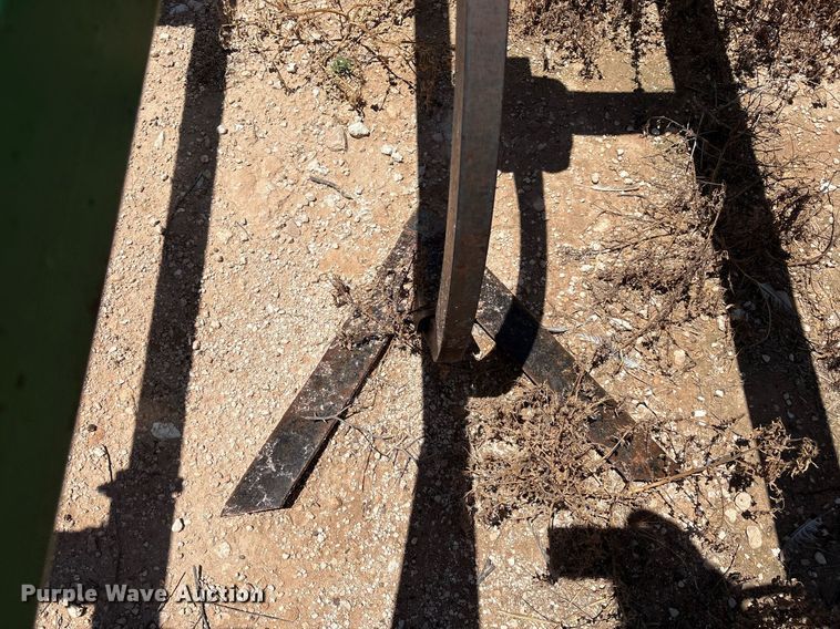 image for item DX8047 John Deere 610 field cultivator