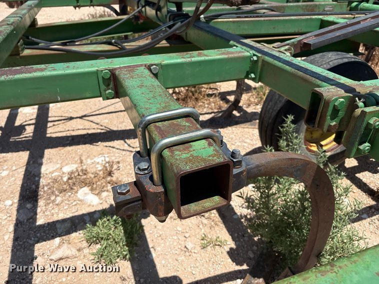 image for item DX8047 John Deere 610 field cultivator