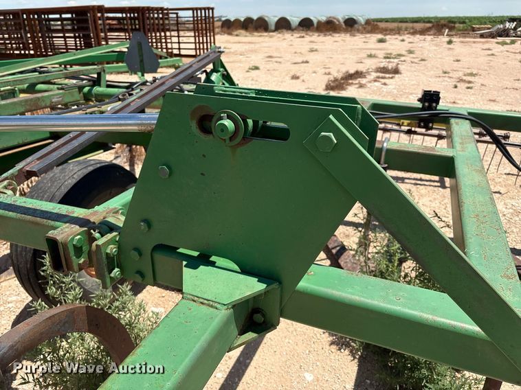 image for item DX8047 John Deere 610 field cultivator