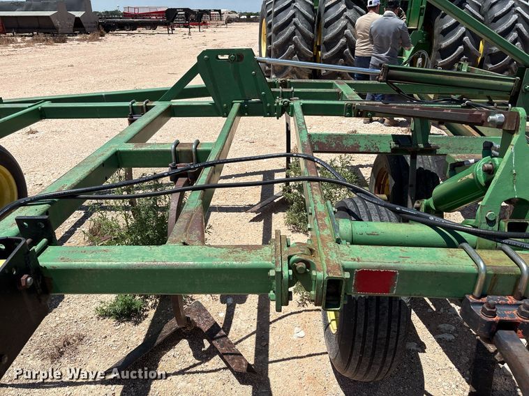 image for item DX8047 John Deere 610 field cultivator