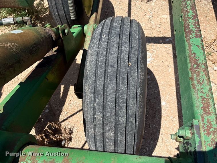 image for item DX8047 John Deere 610 field cultivator