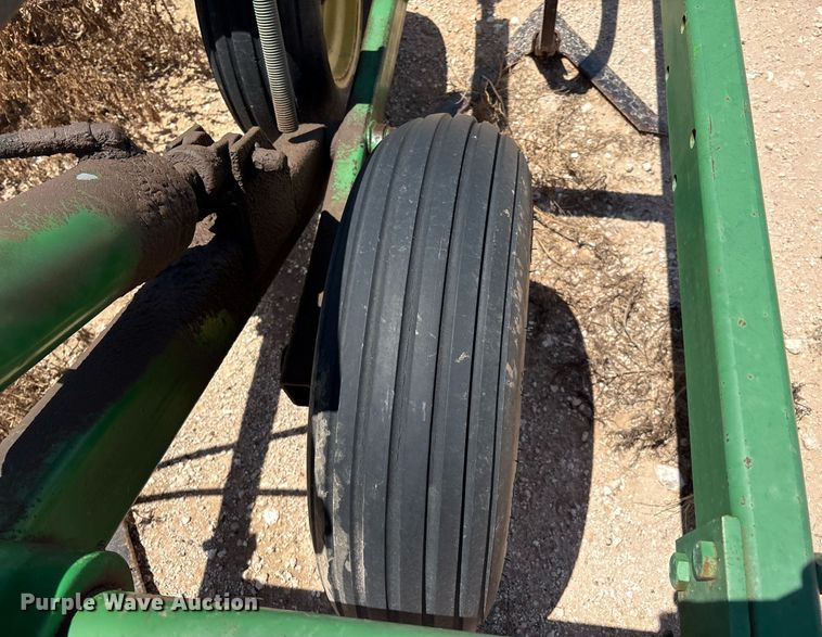 image for item DX8047 John Deere 610 field cultivator