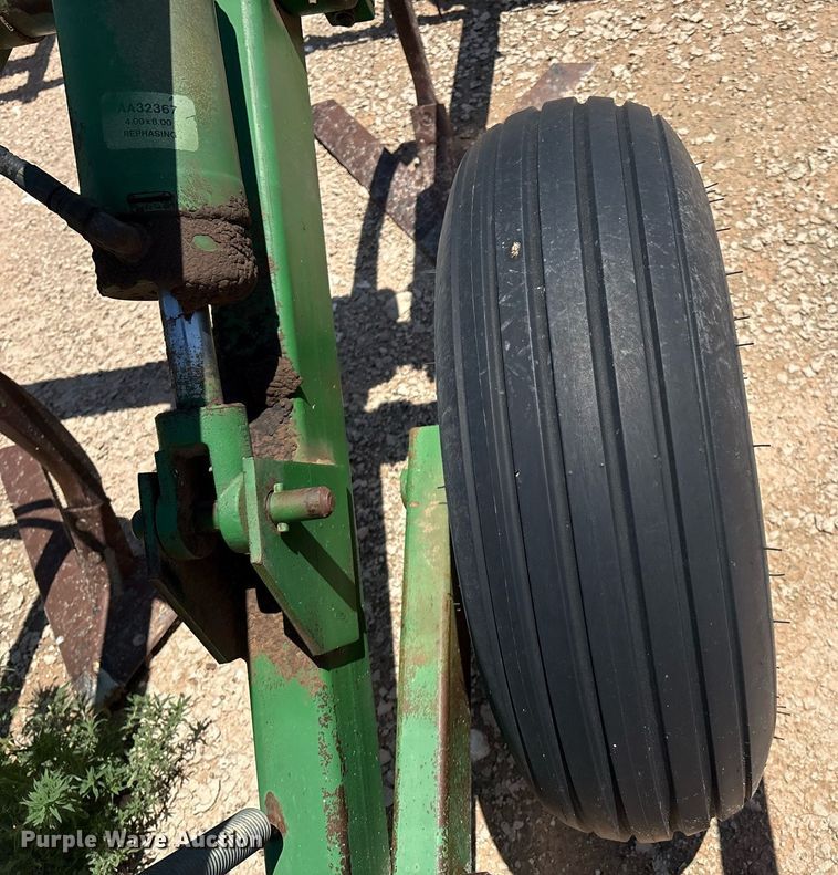 image for item DX8047 John Deere 610 field cultivator