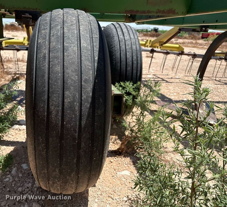 image for item DX8047 John Deere 610 field cultivator