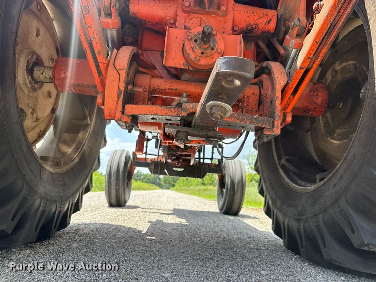 image for item DY0363 1974 Allis Chalmers 200 Tractor