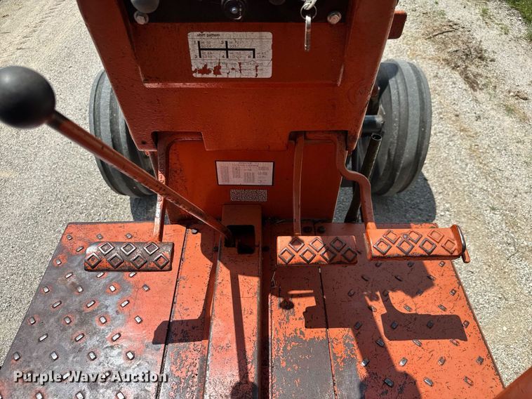 image for item DY0363 1974 Allis Chalmers 200 Tractor