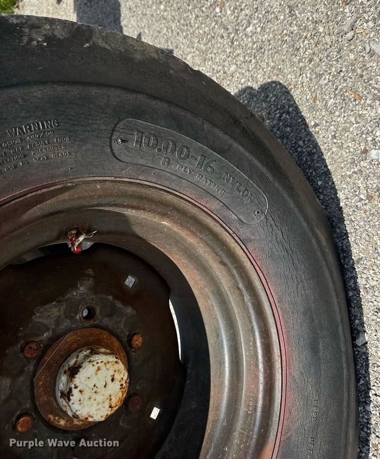 image for item DY0363 1974 Allis Chalmers 200 Tractor