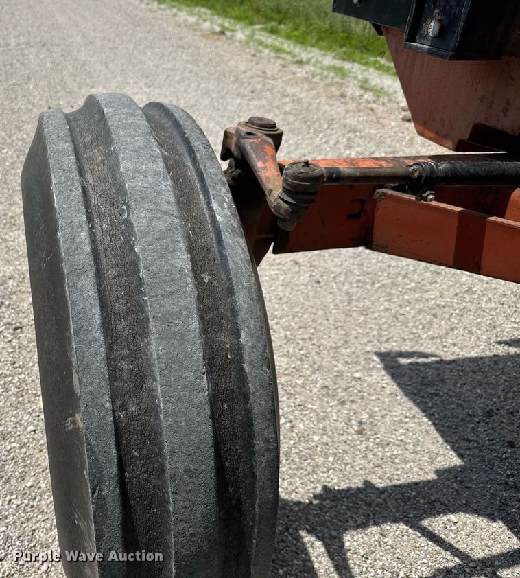 image for item DY0363 1974 Allis Chalmers 200 Tractor