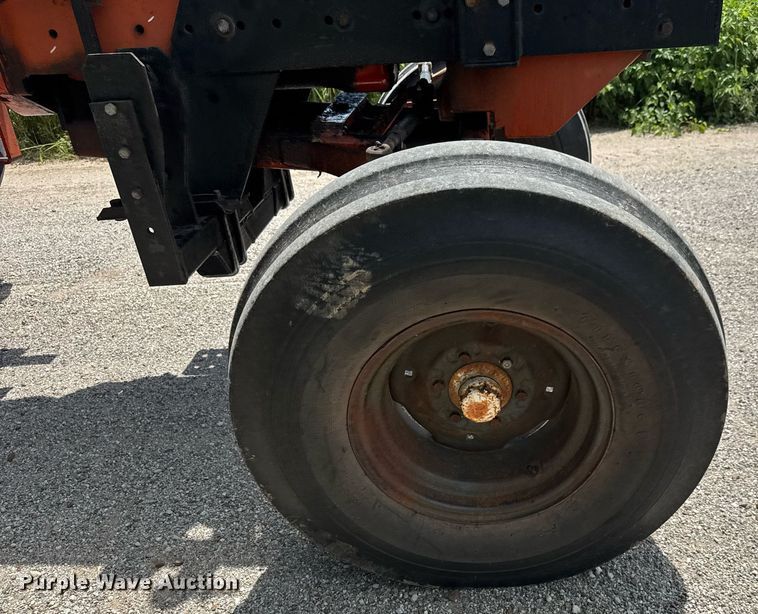 image for item DY0363 1974 Allis Chalmers 200 Tractor