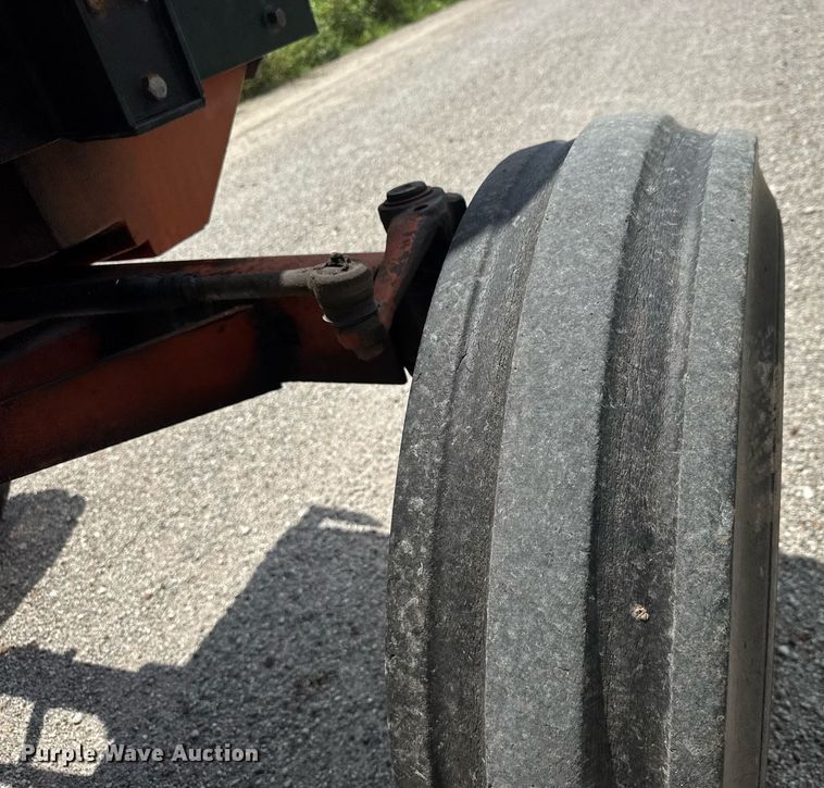 image for item DY0363 1974 Allis Chalmers 200 Tractor