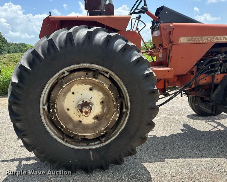 image for item DY0363 1974 Allis Chalmers 200 Tractor