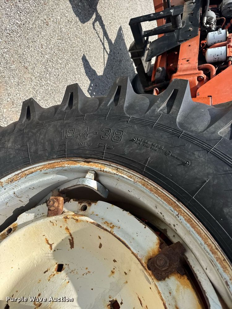 image for item DY0363 1974 Allis Chalmers 200 Tractor