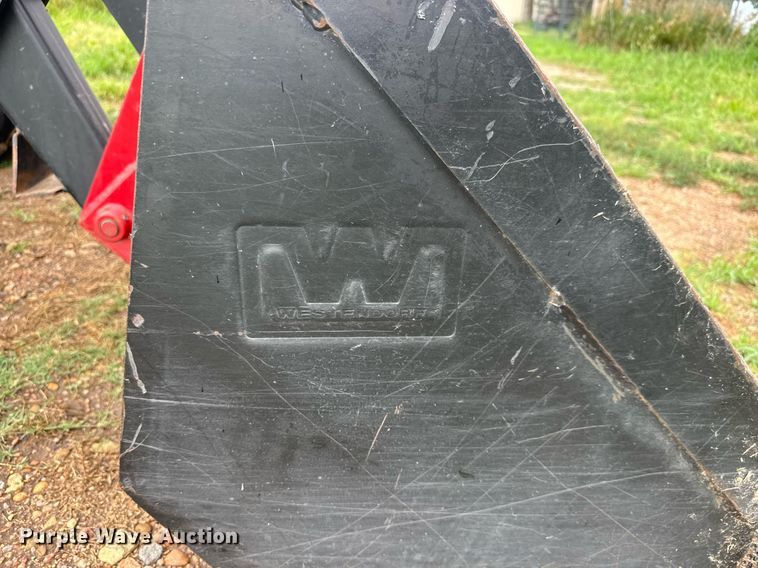 image for item DY0428 2000 New Holland 5610S tractor