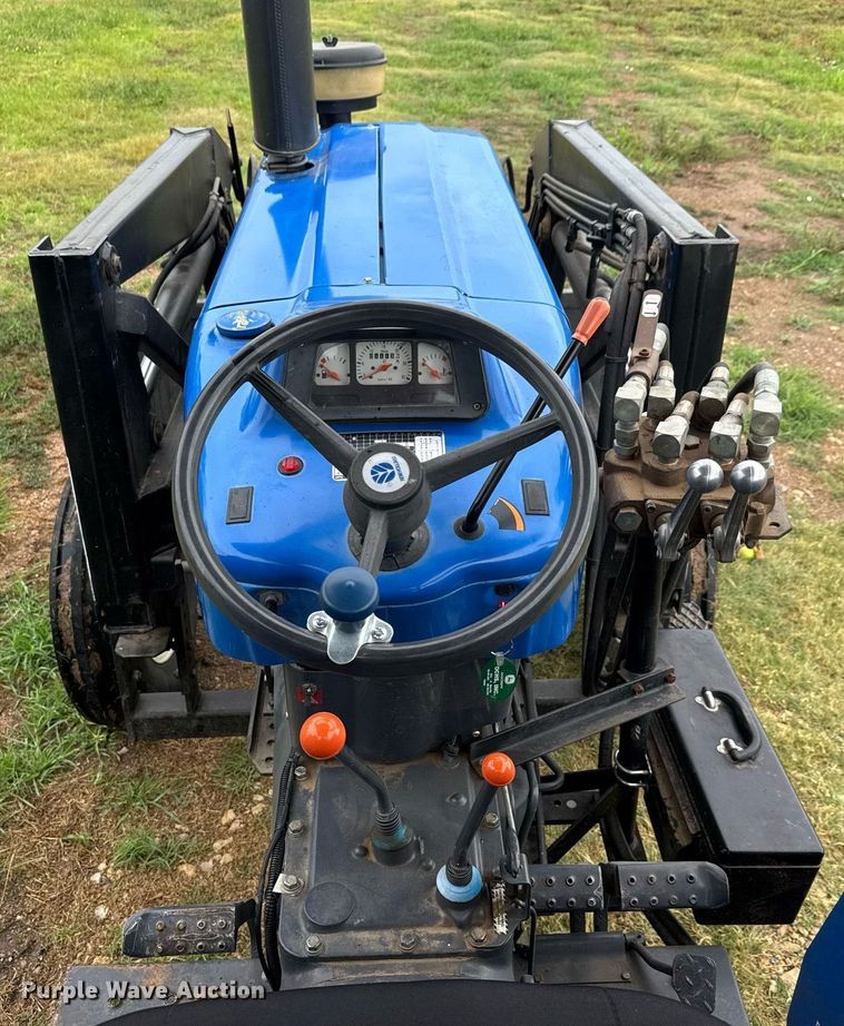 image for item DY0428 2000 New Holland 5610S tractor