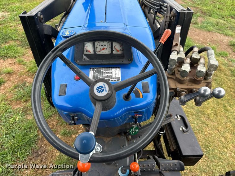 image for item DY0428 2000 New Holland 5610S tractor
