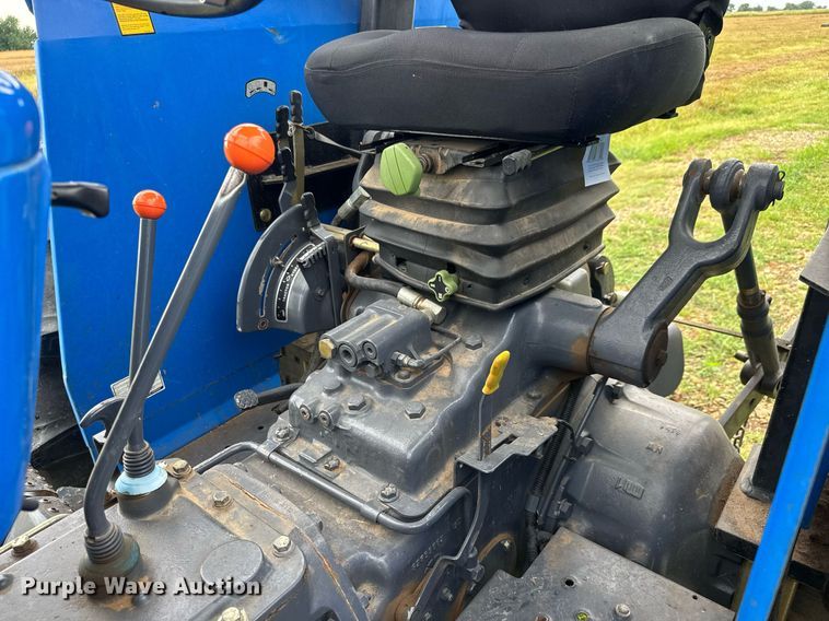 image for item DY0428 2000 New Holland 5610S tractor