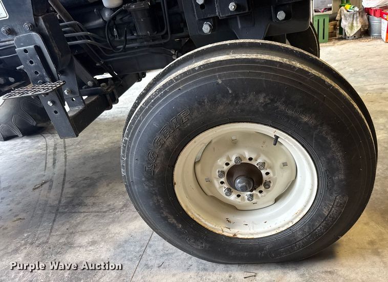 image for item DY0428 2000 New Holland 5610S tractor