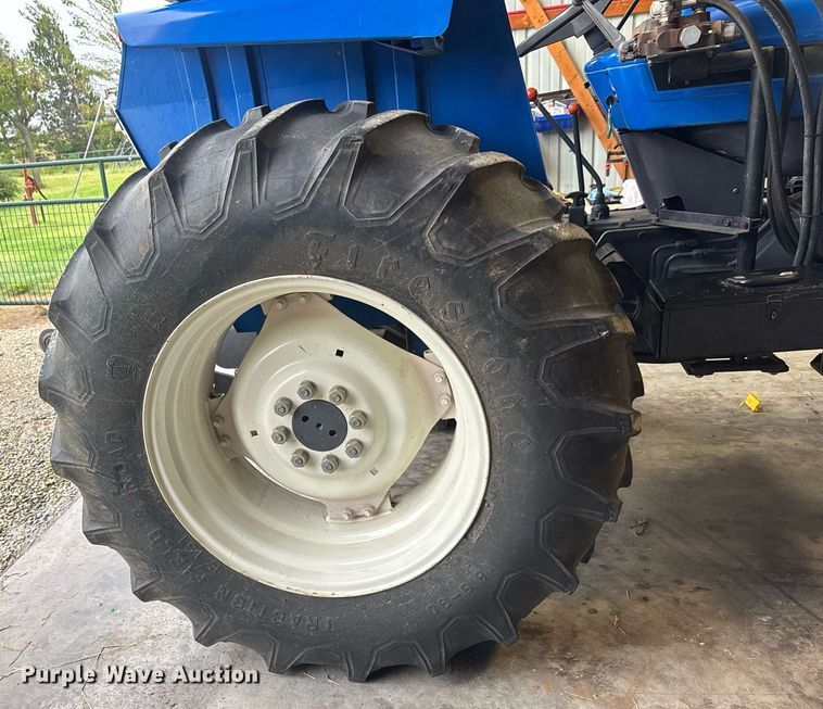 image for item DY0428 2000 New Holland 5610S tractor