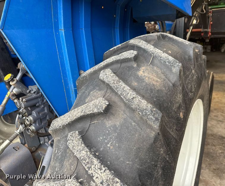 image for item DY0428 2000 New Holland 5610S tractor