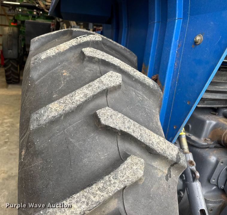 image for item DY0428 2000 New Holland 5610S tractor