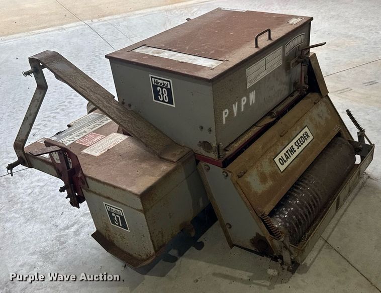 image for item DY0432 1989 Olathe 37/38 seeder