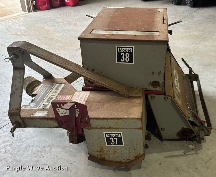 image for item DY0432 1989 Olathe 37/38 seeder