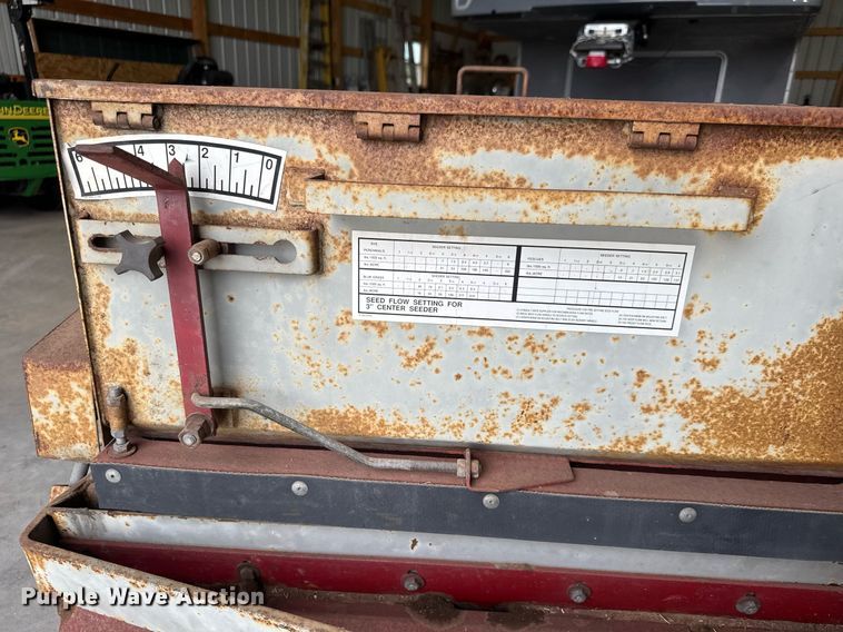 image for item DY0432 1989 Olathe 37/38 seeder