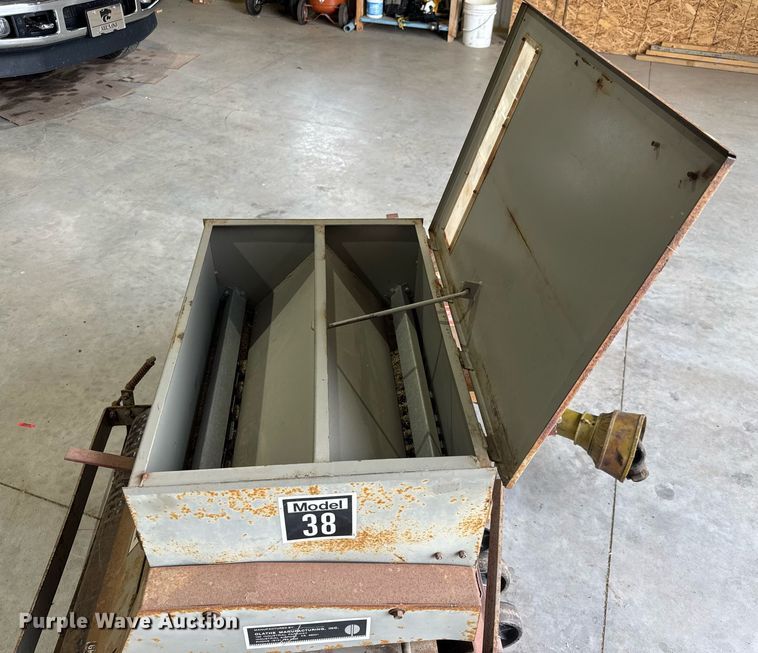 image for item DY0432 1989 Olathe 37/38 seeder