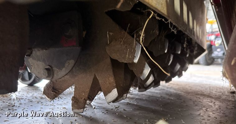 image for item DY0432 1989 Olathe 37/38 seeder