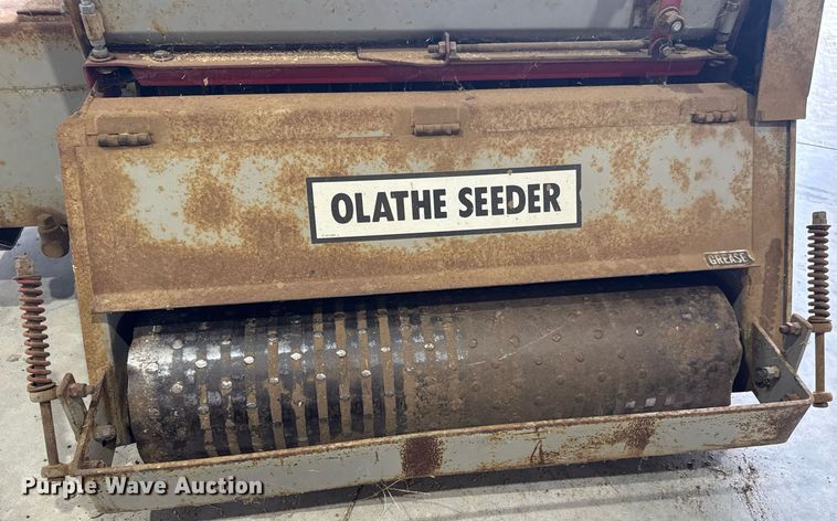 image for item DY0432 1989 Olathe 37/38 seeder