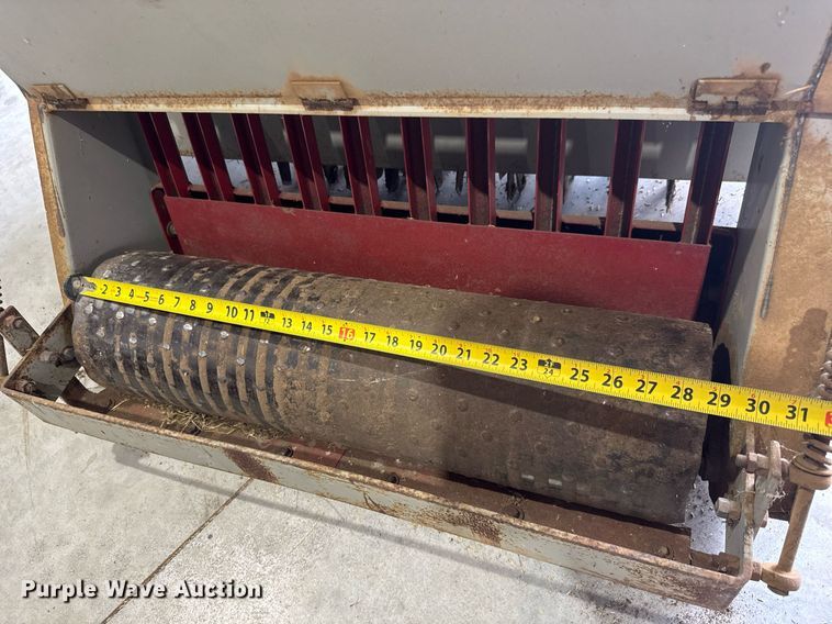 image for item DY0432 1989 Olathe 37/38 seeder