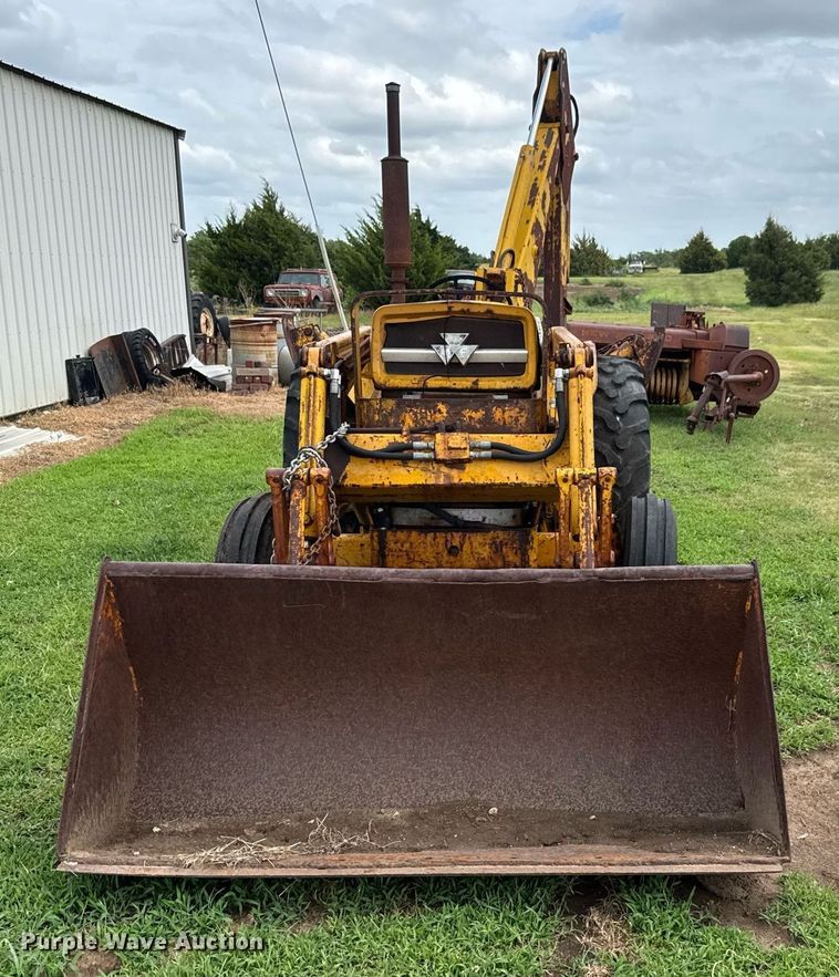image for item DY0435 Massey Ferguson 3165 tractor