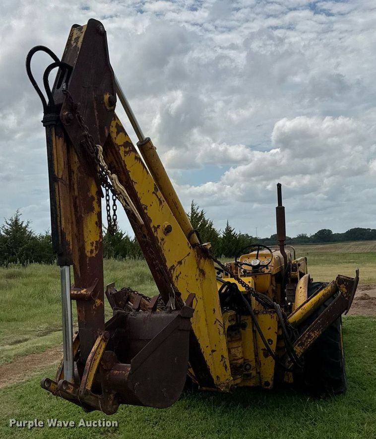 image for item DY0435 Massey Ferguson 3165 tractor
