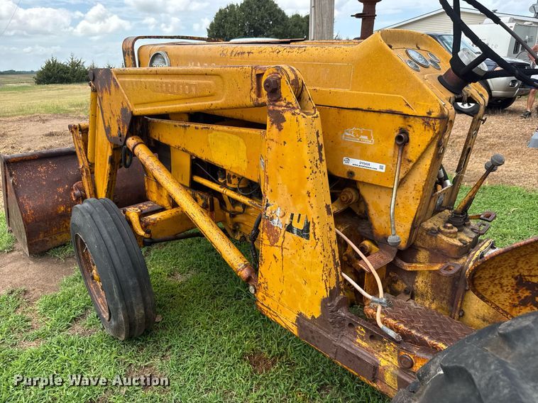 image for item DY0435 Massey Ferguson 3165 tractor