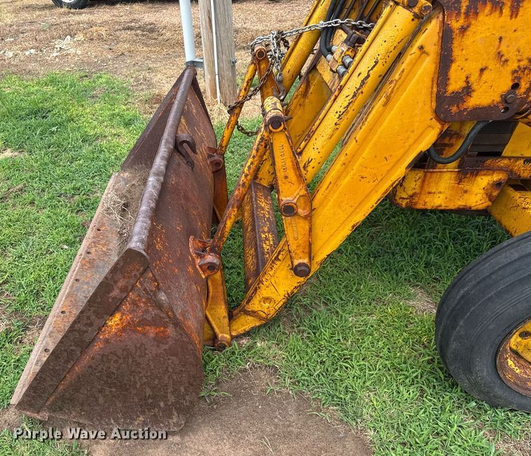 image for item DY0435 Massey Ferguson 3165 tractor