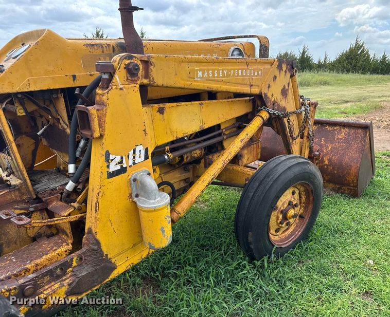 image for item DY0435 Massey Ferguson 3165 tractor