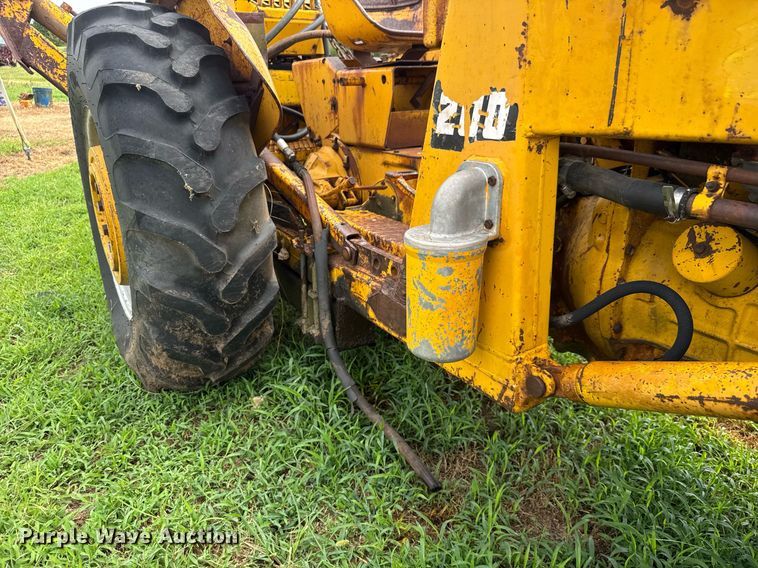 image for item DY0435 Massey Ferguson 3165 tractor