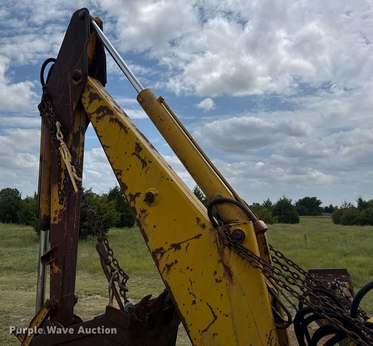image for item DY0435 Massey Ferguson 3165 tractor